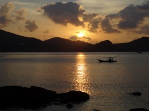 Ein schöner Sonnenuntergang im Golf von Thailand