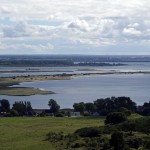 Blick auf Hiddensees Landzungen, Bessin, bis nach Rügen.