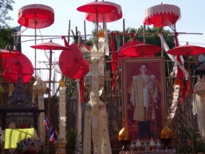 König Bhumibol wird auch im Tempel verehrt.