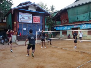 Abends wird Chinlon gespielt: Volleyball mit dem Fuß.